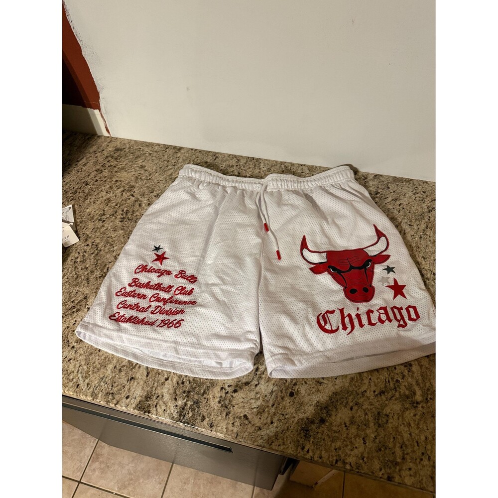 Ultra Game NBA Chicago Bulls Mesh Basketball Shorts Men’s Large White Drawstring